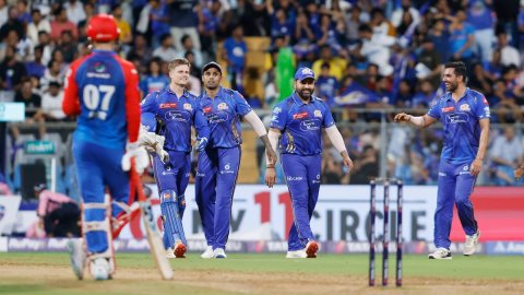 IPL 2025: दिल्ली का प्लेऑफ सपना टूटा, सूर्यकुमार यादव की फिफ्टी और बुमराह-सैंटनर की घातक गेंदबाज़ी स