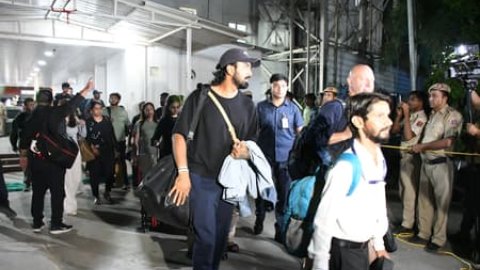 IPL 2025: Special Vande Bharat Train With PBKS & DC Teams, Other Key Personnel Reach New Delhi சிறப்பு ரயில் மூலம் பாதுகாப்பாக அழைத்து வரப்பட்ட ஐபிஎல் வீரர்கள் - காணொளி!
