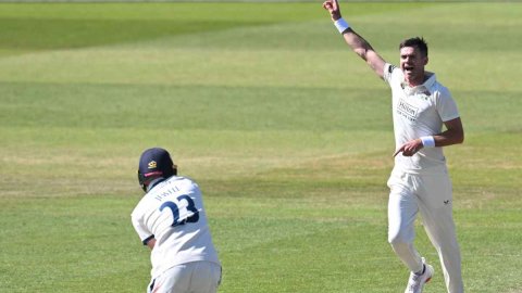 42 साल के जेम्स एंडरसन का जलवा बरकरार, काउंटी क्रिकेट में की धमाकेदार वापसी, Viral हुआ विकेट का Vide