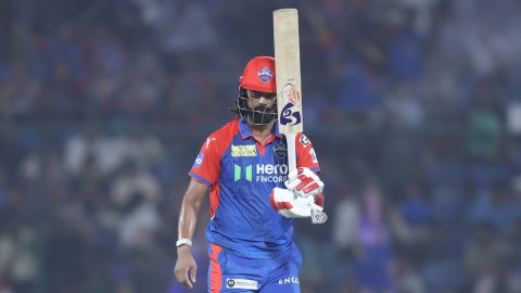 छक्के के साथ KL राहुल ने रचा नया कीर्तिमान, तोड़ दिया विराट का रिकॉर्ड!