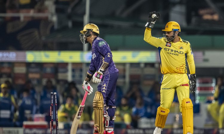 MS Dhoni becomes the first wicketkeeper to make 200 dismissals in IPL history! ஐபிஎல் தொடரில் புதிய வரலாறு படைத்த எம் எஸ் தோனி!