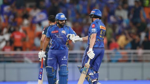 IPL 2025 Eliminator: Mumbai Indians posted a mammoth total against Gujarat Titans! ஐபிஎல் 2025 எலிமினேட்டர்: ரோஹித், பேர்ஸ்டோவ் அதிரடி; டைட்டன்ஸுக்கு 220 டார்கெட்!
