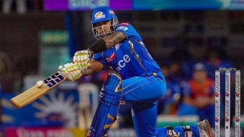 MI vs PBKS: सूर्यकुमार यादव की फिफ्टी और नमन धीर के छक्कों से मुंबई ने बनाए 184 रन, पंजाब को मिला 18