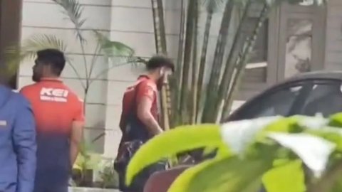 टेस्ट से रिटायरमेंट के बाद कोहली की IPL में वापसी, RCB कैंप में लौटे विराट; देखिए VIDEO