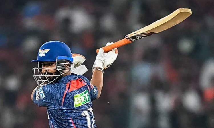 Dhoni is his role model, he should give him a call - Sehwag advices Rishabh Pant! ரிஷப் பந்த் தனது ஃபார்மை மீட்டெடுக்க தோனியிடம் பேச வேண்டும் - வீரேந்திர சேவாக் அறிவுரை!