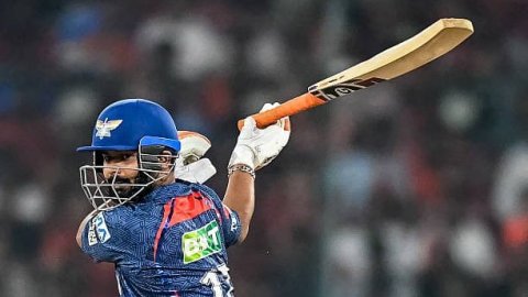 Dhoni is his role model, he should give him a call - Sehwag advices Rishabh Pant! ரிஷப் பந்த் தனது ஃபார்மை மீட்டெடுக்க தோனியிடம் பேச வேண்டும் - வீரேந்திர சேவாக் அறிவுரை!