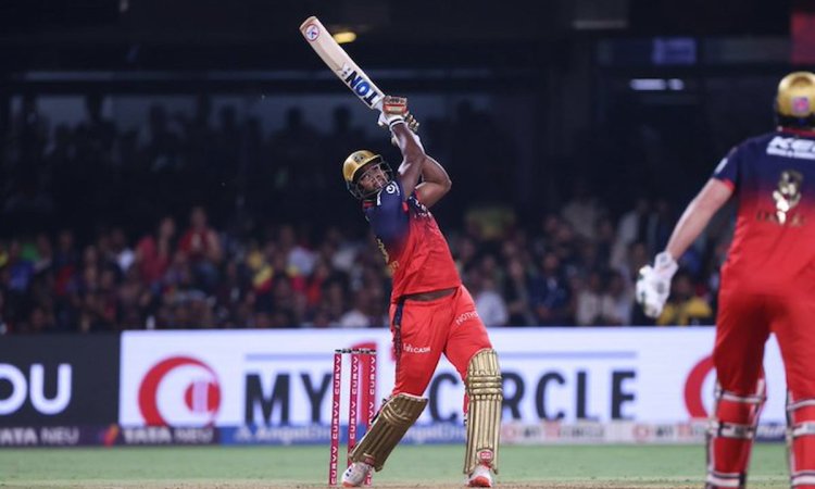 खलील पर टूटा वेस्टइंडीज़ी कहर, रोमारियो शेफर्ड ने एक ओवर में उड़ाए 33 रन;  देखिए VIDEO