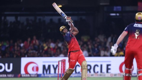 खलील पर टूटा वेस्टइंडीज़ी कहर, रोमारियो शेफर्ड ने एक ओवर में उड़ाए 33 रन;  देखिए VIDEO