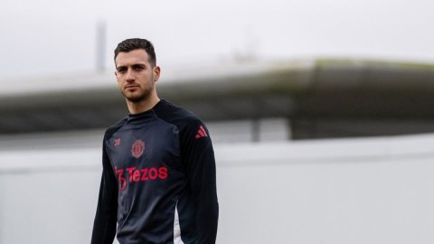 Achieving UCL qualification is least Man Utd can do for suffering fans, says Dalot