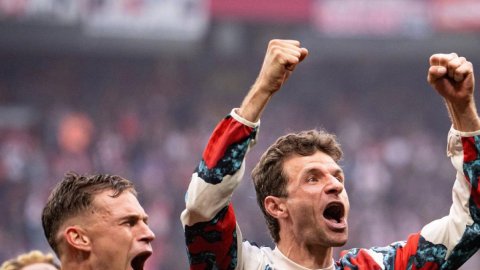 Bayern Munich crowned Bundesliga champions after Leverkusen held for 2-2 draw at Freiburg
