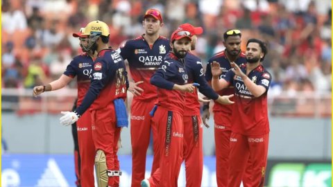 IPL 2025: RCB की टीम में हुई 6.8 फुट के एक घातक गेंदबाज़ की एंट्री, प्लेऑफ से पहले बाहर हुए ये दो बड IPL 2025: RCB की टीम में हुई 6.8 फुट के एक घातक गेंदबाज़ की एंट्री, प्लेऑफ से पहले बाहर हुए ये दो बड