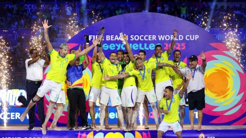 Brazil defends FIFA Beach Soccer World Cup title
