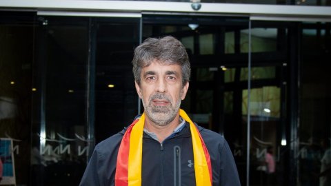 East Bengal FC head coach Oscar Bruzon signs one-year contract extension
