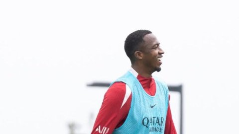 Ecuador name Valencia, Plata in squad for World Cup qualifiers