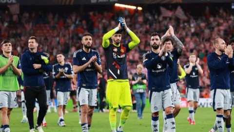 Europa League: Bruno Fernandes inspires Man Utd's SF first-leg win