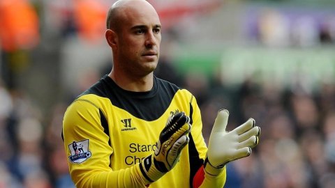 Former Liverpool goalkeeper Pepe Reina announces retirement