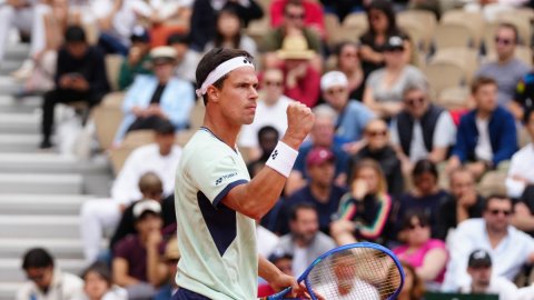 French Open: Daniel Altmaier stuns Taylor Fritz in first-round upset
