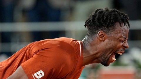 French Open: Monfils completes two-sets-to-love comeback to enter Rd-2