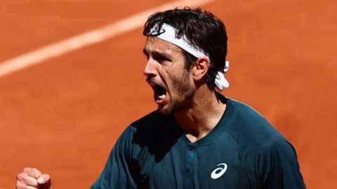 French Open: Musetti rides new-found grit into third round, Rune advances in five sets