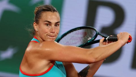 French Open: Sabalenka starts with an easy win; Oly champ Zheng Qinwen advances