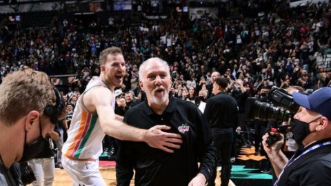 Gregg Popovich steps down as Spurs head coach; to serve as team's President