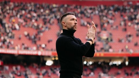 Head coach Francesco Farioli leaves Ajax after historic title collapse