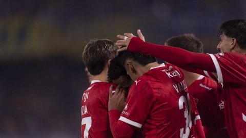 Independiente, San Lorenzo reach last-four stage in Argentine title race