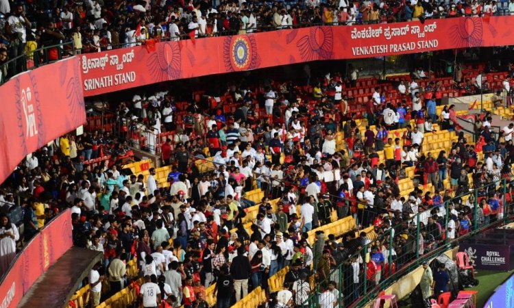 IPL 2025: RCB Announce Ticket Refunds After Match Against KKR Washed Out மழையால் கைவிடப்பட்ட ஆட்டம்; டிக்கெட் கட்டணத்தை திருப்பி வழங்கும் ஆர்சிபி!