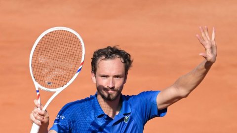 Italian Open: Fils registers comeback victory over Tsitsipas, Medvedev advances to fourth round