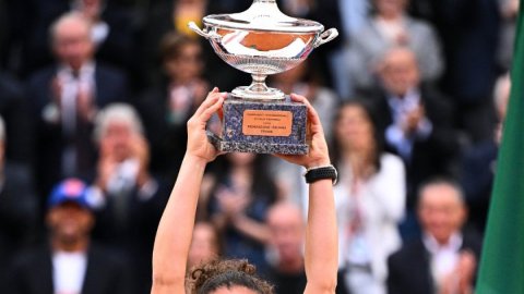 Jasmine Paolini cruises past Coco Gauff to claim historic women's singles title in the Internazional