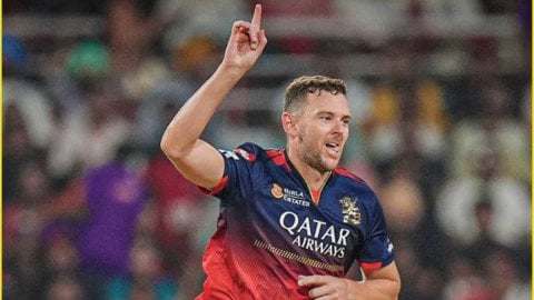 Josh Hazlewood Created History Equal Anil Kumble Record For Rcb Most 3 Wickets Hauls In Ipl Playoffs ஐபிஎல் 2025: அனில் கும்ப்ளேவின் சாதனையை சமன்செய்த ஜோஷ் ஹேசில்வுட்!