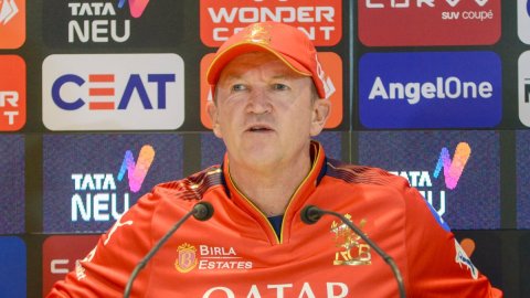 Kolkata: RCB coach Andy Flower addresses a press conference