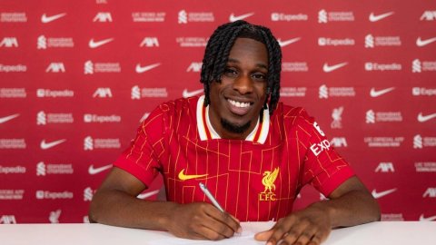 Liverpool sign Jeremie Frimpong from Bayer Leverkusen