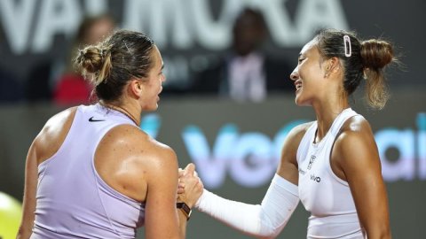 Olympic champ Zheng happy to halt Sabalenka’s winning streak to enter SF in Rome