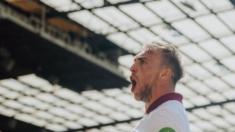 Premier League: West Ham move past Man Utd with 2-0 win at Old Trafford