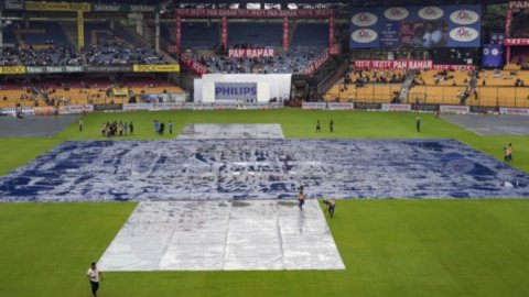 क्या बारिश की भेंट चढ़ जाएगा RCB vs CSK मैच? जानिए कैसा रहेगा मौसम