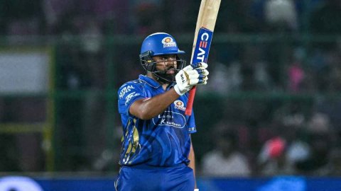 Mumbai Indians batter Rohit Sharma need 43 runs to complete 7000 runs in t20 cricket குஜராத் டைட்டன்ஸுக்கு எதிராக சாதனை படைக்க காத்திருக்கும் ரோஹித் சர்மா!