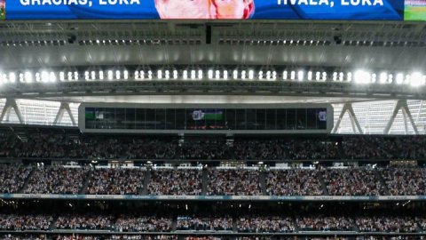 Santiago Bernabeu bids farewell to Modric, Ancelotti in 2-0 win over Sociedad