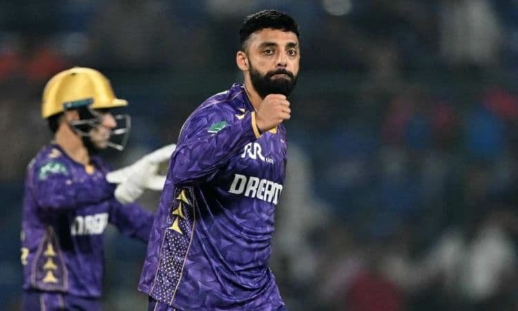 KKR spinner Varun Chakaravarthy need 2 wicket to complete 100 wickets in IPL ரஷித் கான், அமித் மிஸ்ரா சாதனையை முறியடிக்க காத்திருக்கும் வருண் சக்ரவர்த்தி!