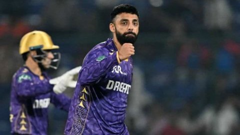 IPL 2025: KKR Spinner Chakaravarthy Fined, Handed One Demerit Point For Code Of Conduct Breach ஐபிஎல் விதிகளை மீறியதாக வருண் சக்ரவர்த்திக்கு அபராதம்!