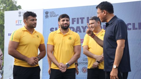 Wrestlers Ravi Dahiya, Deepak Punia join Sports Min Mandaviya at 'Fit India Sundays on Cycle' in Del