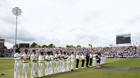 1st Test: India, England players wear black armbands to pay respect to David Lawrence (Credit: BCCI)
