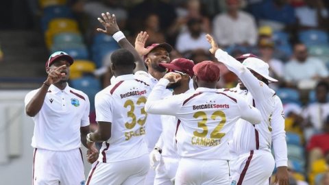 Pace Battle in Barbados: Australia 180 All Out, West Indies 57/4 1st Test, Day 1: ஆஸ்திரேலியா 180 ரன்களில் ஆல் ஆவுட்; வெஸ்ட் இண்டீஸ் அணி தடுமாற்றம்!