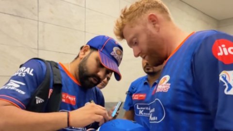 VIDEO: IPL 2025 से विदाई से पहले रोहित शर्मा से मिला Bairstow को खास तोहफा, मुंबई इंडियंस के हेलमेट VIDEO: IPL 2025 से विदाई से पहले रोहित शर्मा से मिला Bairstow को खास तोहफा, मुंबई इंडियंस के हेलमेट