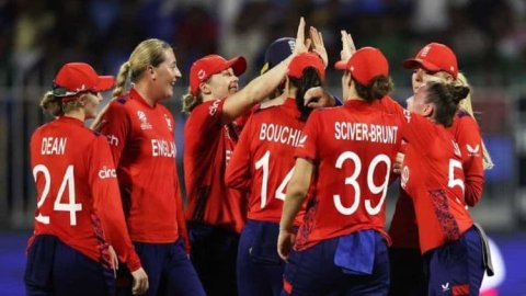 ENGW vs INDW: England Women Fined For Slow Over-rate In First T20I Against India ஸ்லோ ஓவர் ரேட்: இங்கிலாந்து மகளிர் அணிக்கு அபராதம் விதித்தது ஐசிசி!