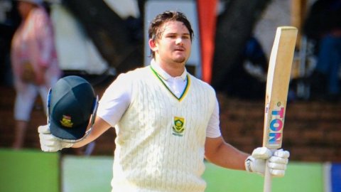 SA के 19 साल के बल्लेबाज Lhuan-dre Pretorius ने बनाया अनोखा World Record, सचिन तेंदुलकर को छोड़ दिया