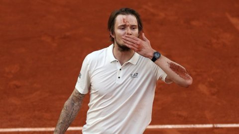 Alexander Bublik stuns Jack Draper; reaches first Grand Slam quarterfinal at the French Open 2025 at