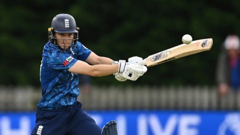 Amy Jones and Tammy Beaumont gain big in women's ODI rankings