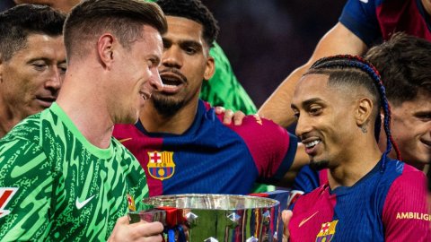 Barca keeper Ter Stegen denies departure plans