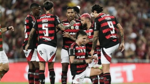 Brazil's Serie A: Flamengo cruises, Neymar sees red